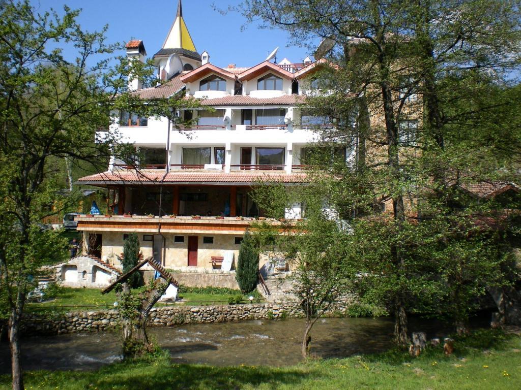 Hotel Paradise Place كالوفر المظهر الخارجي الصورة